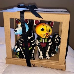 Halloween Cat/Dog Salt & Pepper Shaker Set NWT